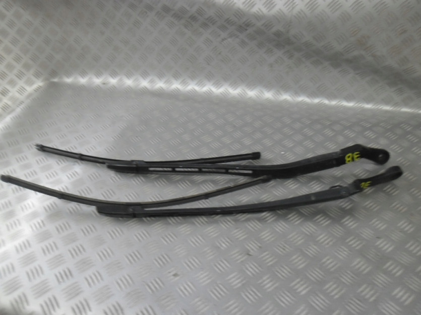 AUDI A4 B7 8E KOMBI 2006 LIFT RAMIONA WYCIERACZEK