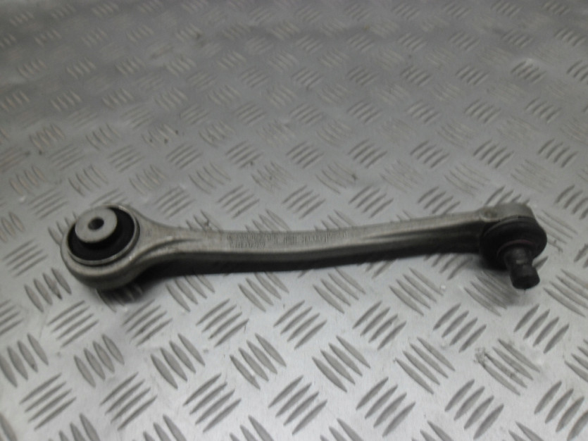 AUDI A4 8W B9 WAHACZ PRAWY 8W0407506A