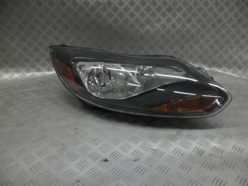 FORD FOCUS USA LAMPA PRAWA PRZOD