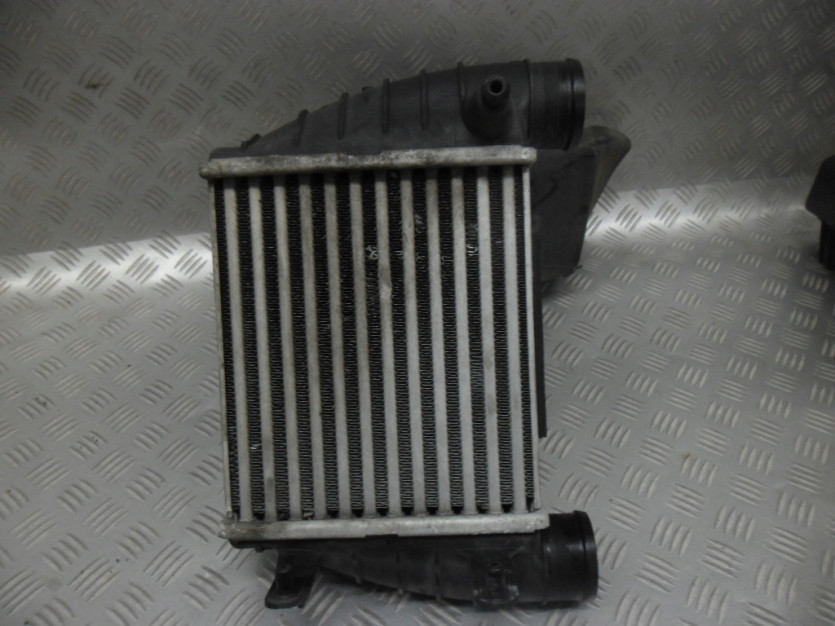 AUDI A4 B7 8E KOMBI CHLODNICA PRAWA INTERCOOLER