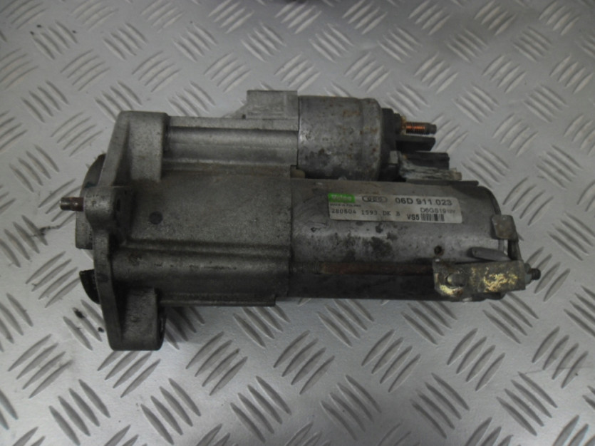 AUDI A4 B7 8E KOMBI ROZRUSZNIK 2.0 FSI 06D911023