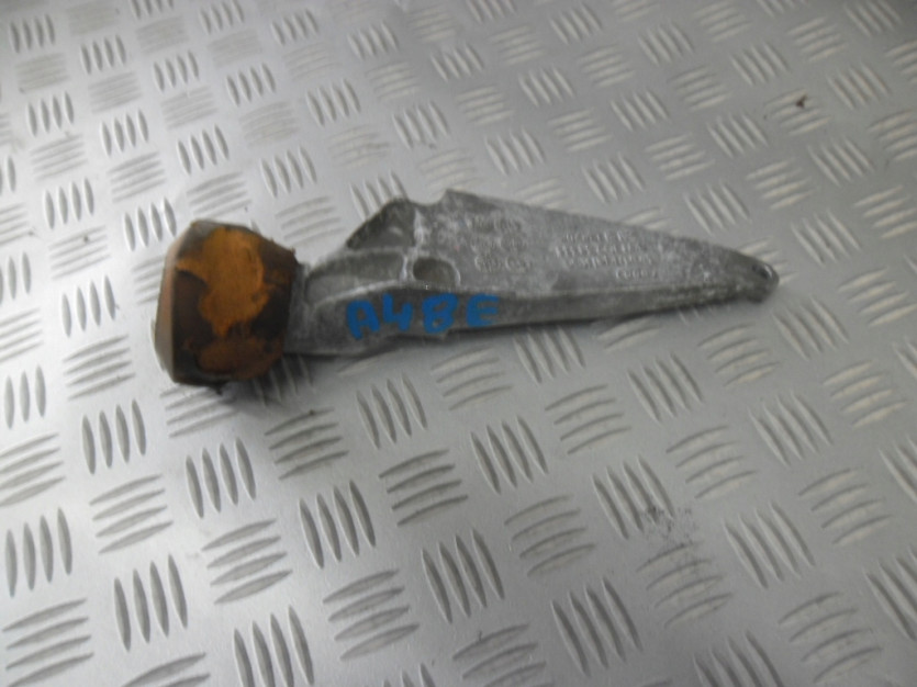 AUDI A4 B7 8E KOMBI 2006 LAPA WSPORNIK SILNIKA