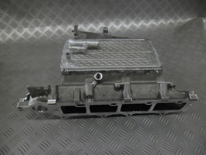 AUDI VW 2.0 TDI KOLEKTOR SSACY INTERCOOLER