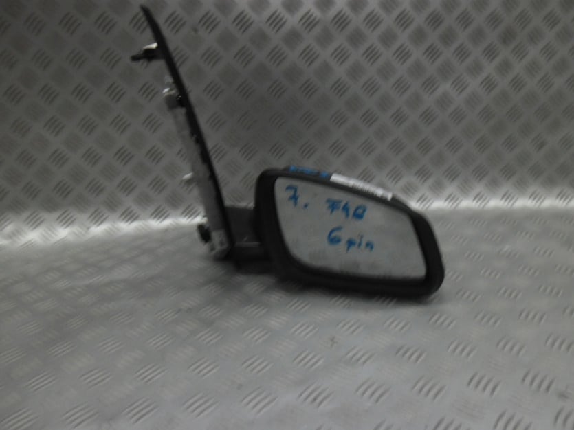 BMW 2 F46 LUSTERKO PRAWE 6 PIN