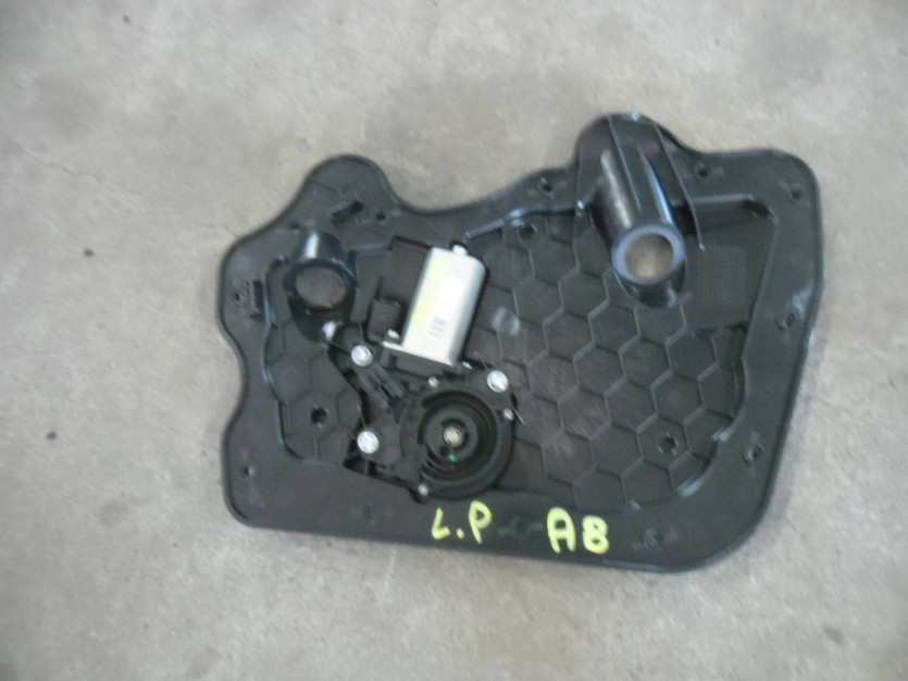 AUDI A8 4H D4 2016 SILNIK DOCIAGU LEWY 4F0837059