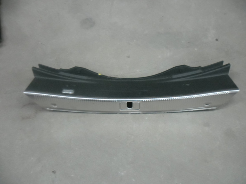 AUDI A8 4H D4 LIFT 4.2 TDI NAKLADKA PASTA TYLNEGO