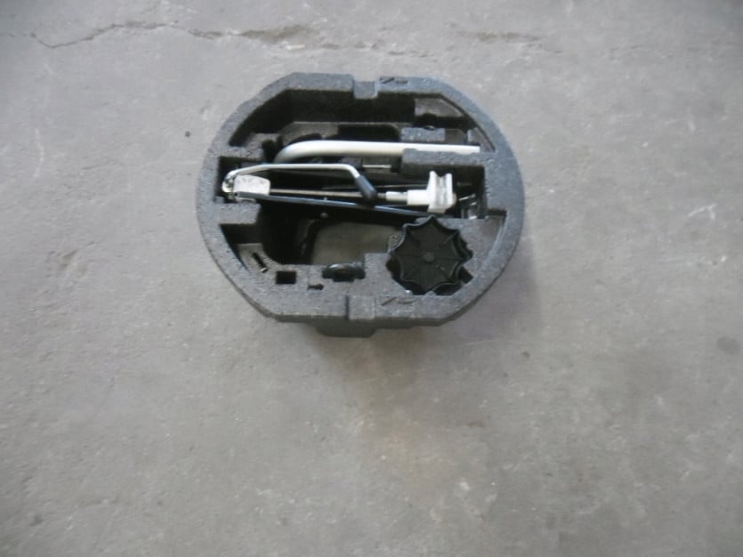 SKODA FABIA III 6V STYROPIAN BAGAZNIKA 6V0012115