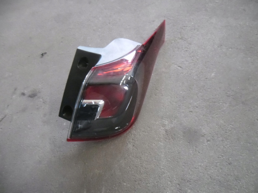 OPEL CROSSLAND X LAMPA PRAWA TYL TYLNA 13467977