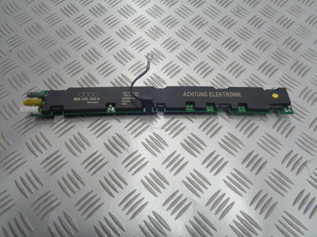 AUDI S4 A4 8E B7 WZMACNIACZ ANTENOWY 8E5035225G