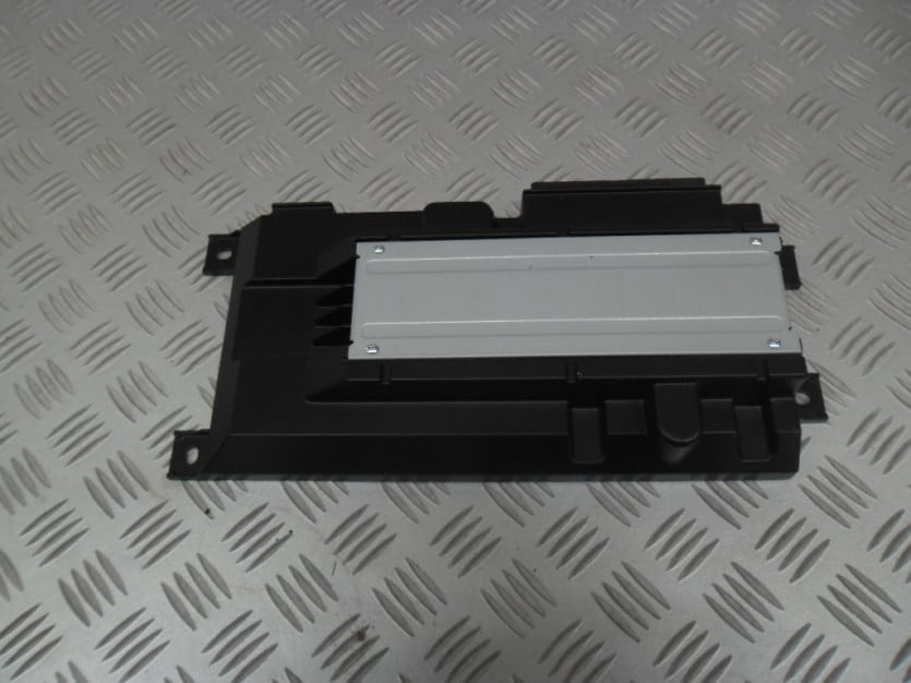 AUDI A4 8W B9 WZMACNIACZ BANG OLUFSEN 8W0035223