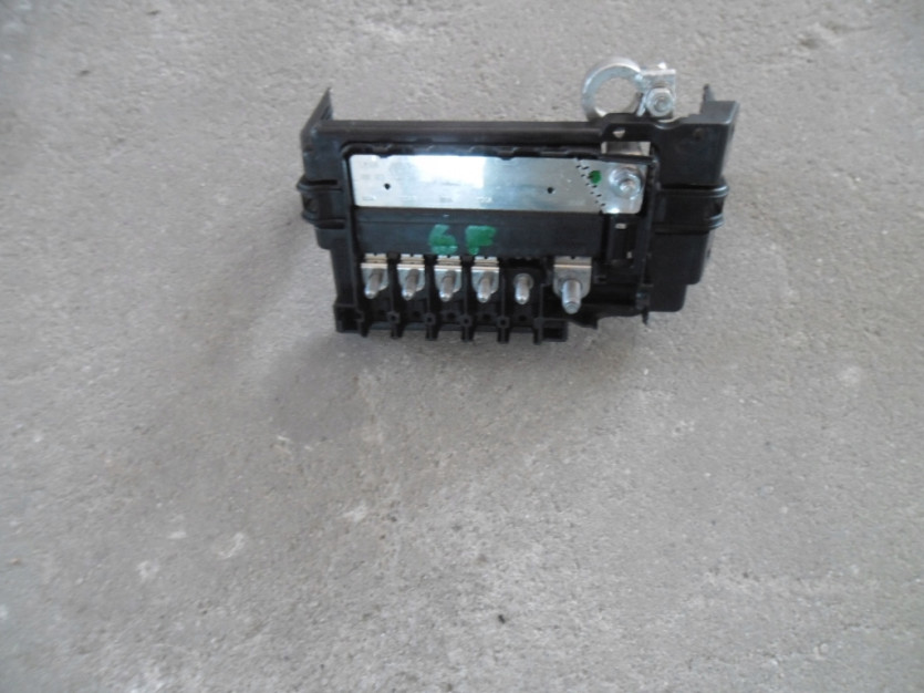SEAT IBIZA 5V 6F KLEMA BEZPIECZNIKOW 2Q0937548D