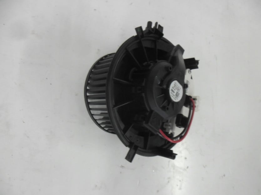 VW TOURAN 2 II 5T LIFT WENTYLATOR DMUCHAWA