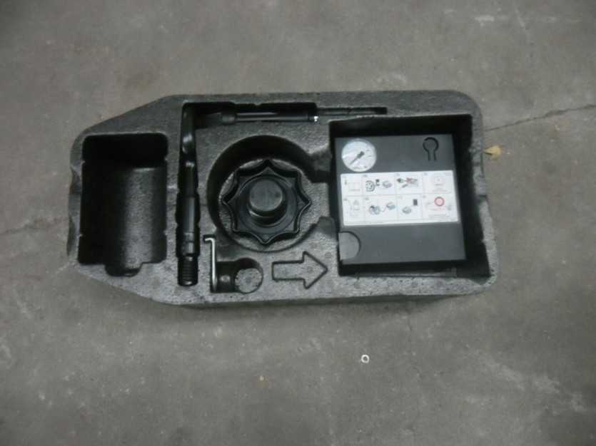 VW JETTA 7 VII A7 STYROPIAN BAGAZNIKA KOMPRESOR