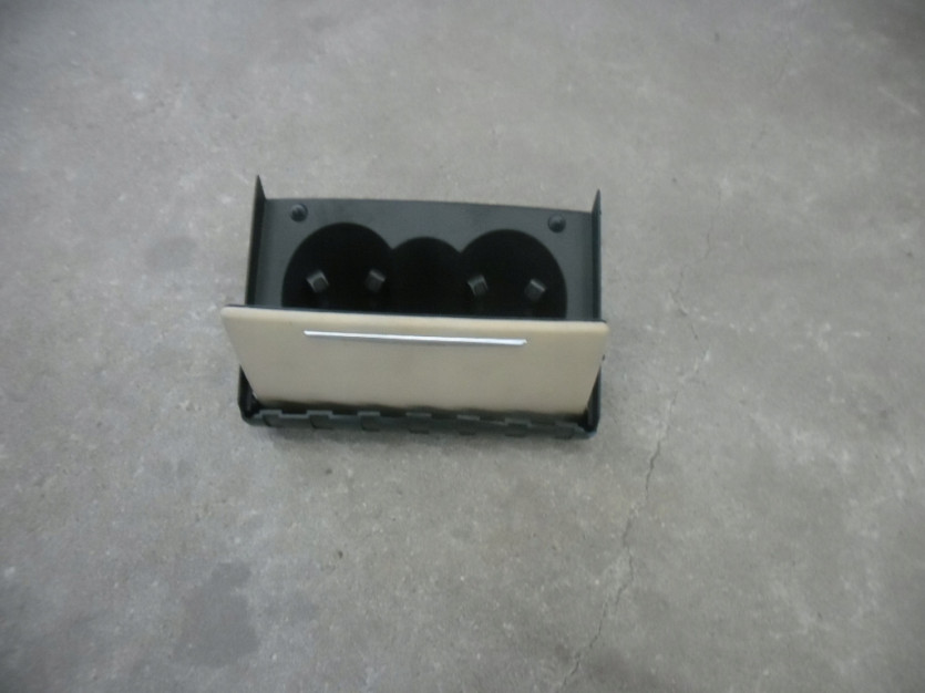 AUDI A8 4H D4 LIFT UCHWYT NA KUBEK TYL 4H4862532