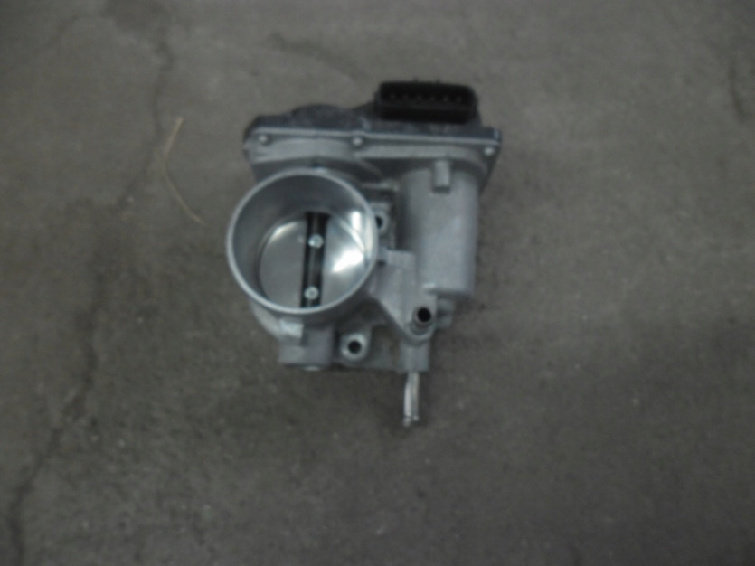 TOYOTA YARIS 1.5 VVT P15 PRZEPUSTNICA 22030-0Y110