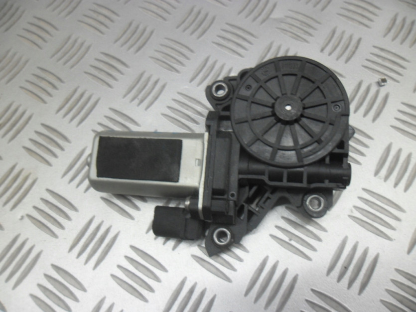 AUDI A8 S8 4H D4 SILNIK DOCIAG DRZWI PRAWY PRZOD