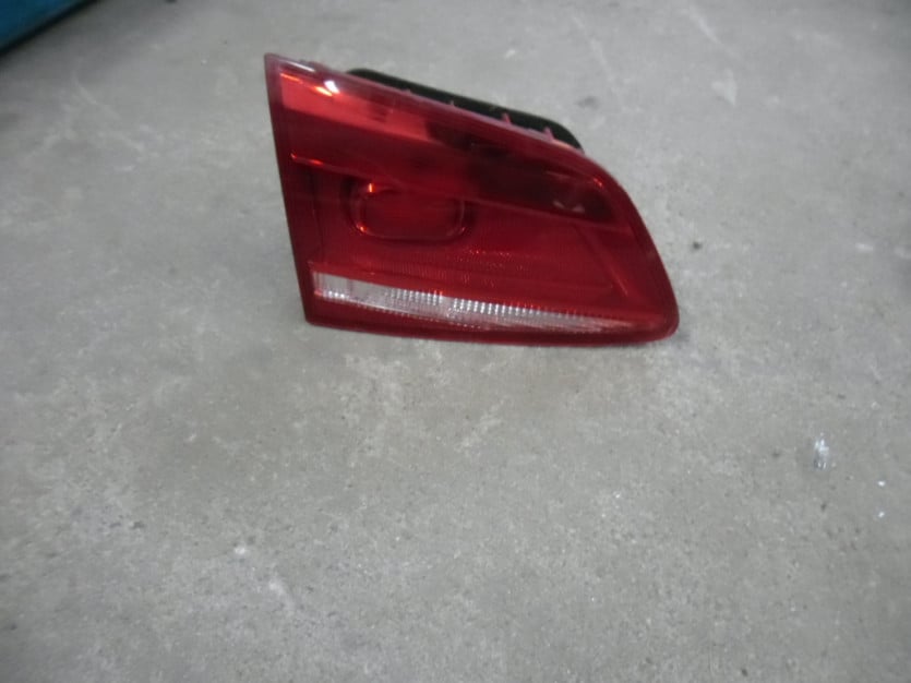 LAMPA TYL TYLNA PASSAT KOMBI B7 LEWA 3AF945093K