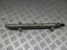 AUDI A3 8V CABRIO LISTWA WTRYSKOWA 04C133320G