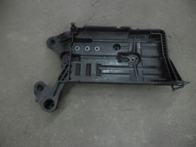 AUDI A3 8V CABRIO PODSTAWA AKUMULATORA 5Q0915321J