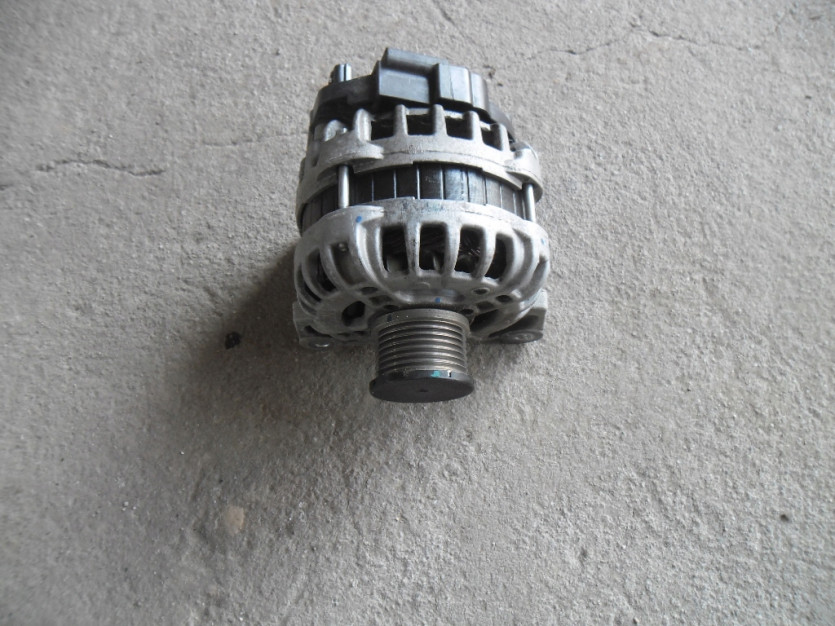 RENAULT CAPTUR 2015 0.9 TCE ALTERNATOR 231008593R
