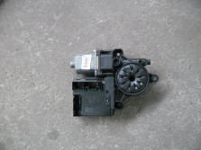 PASSAT B7 SILNIK SZYBY PRAWY PRZOD 3AA959702A