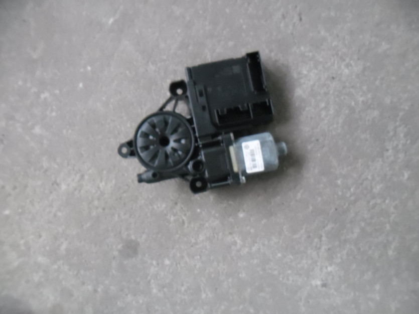 PASSAT B7 3A SILNIK SZYBY PRAWY PRZOD 3AA959701