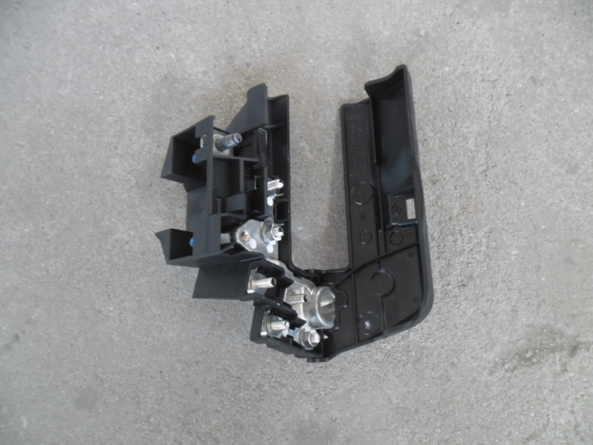 AUDI A8 D4 4H 2014 KLEMA PLUS 8J0915459