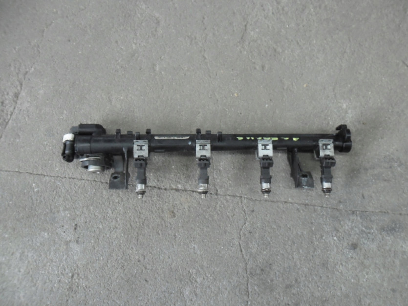 FORD FOCUS 1.6 16V MK3 LISTWA WTRYSKOWA VP8A6U-KB