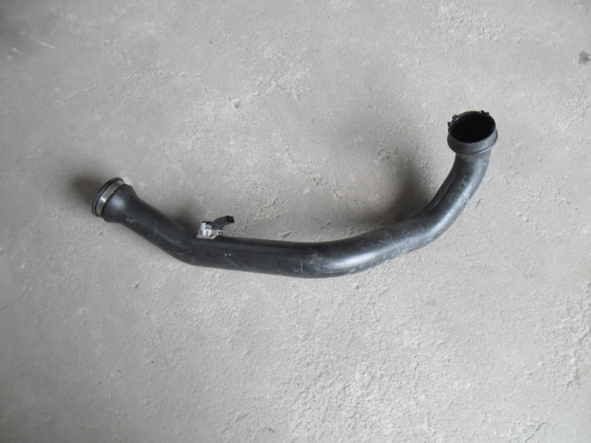 AUDI A4 8W TFSI WAZ RURA INTERCOOLERA 8W0145673B