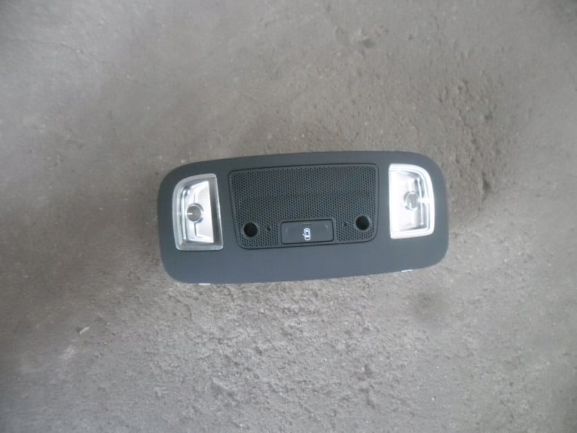 AUDI A3 8V CABRIO LAMPKA PODSUFITKI 8V7947135G
