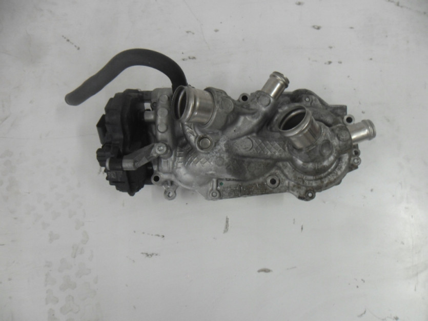 VW TOURAN 2 II 5T 1.5TSI POMPA WODY 05E121117D