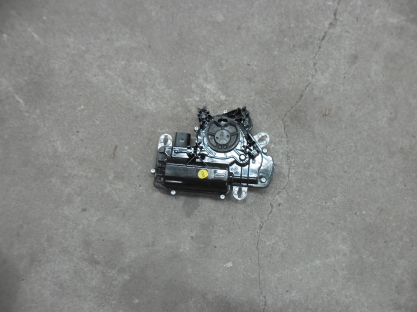 SKODA KAROQ SILOWNIK KLAPY TYL 5TA827887C