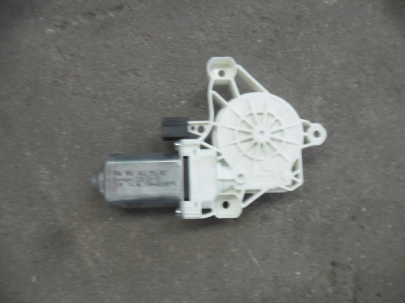 AUDI A6 C8 4K SILNIK SZYBY PRAWY PRZOD 4K0959802