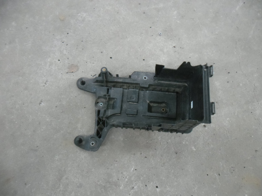 VW GOLF PASSAT PODSTAWA AKUMULATORA 1K0915325A