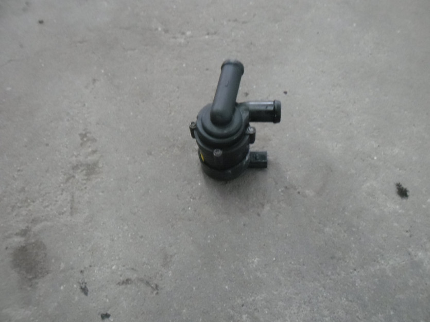 AUDI A8 D4 4H LIFT 4.0 TFSI POMPA WODY