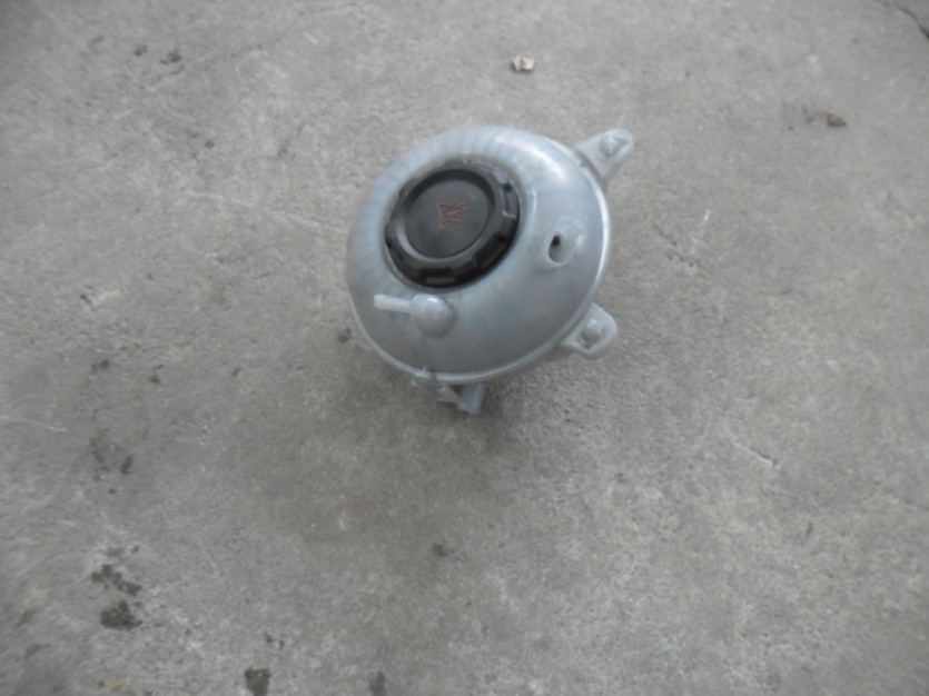AUDI A3 VW GOLF 1.5 TFSI ZBIORNIK WODY 5Q0121407F