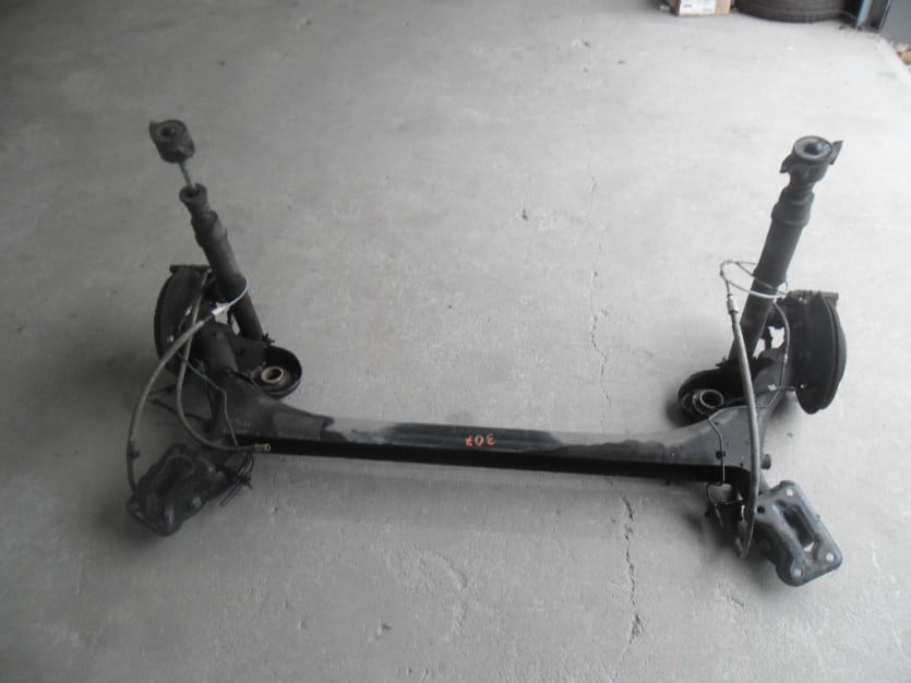 PEUGEOT 307 2004 OS TYLNA BELKA ZAWIESZENIE TYL