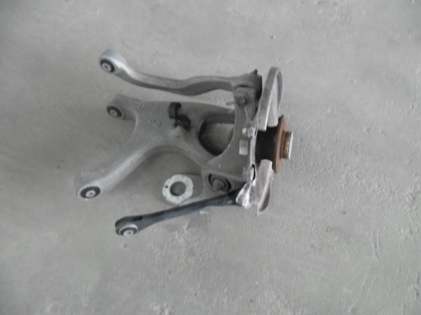 AUDI A4 8K B8 LIFT ZWROTNICA PIASTA LEWA TYL