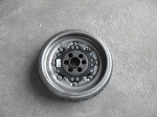 AUDI TT A3 8V TFSI GOLF KOLO DWUMASOWE 06K105266J