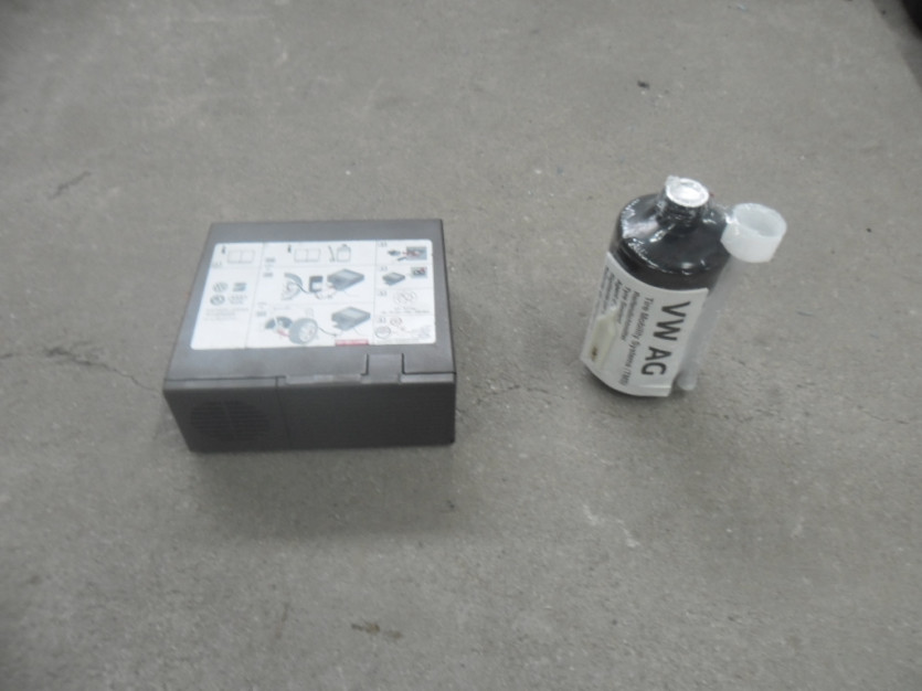 AUDI A8 4H D4 LIFT 4.2 KOMPRESOR PLYN 8P0012615A