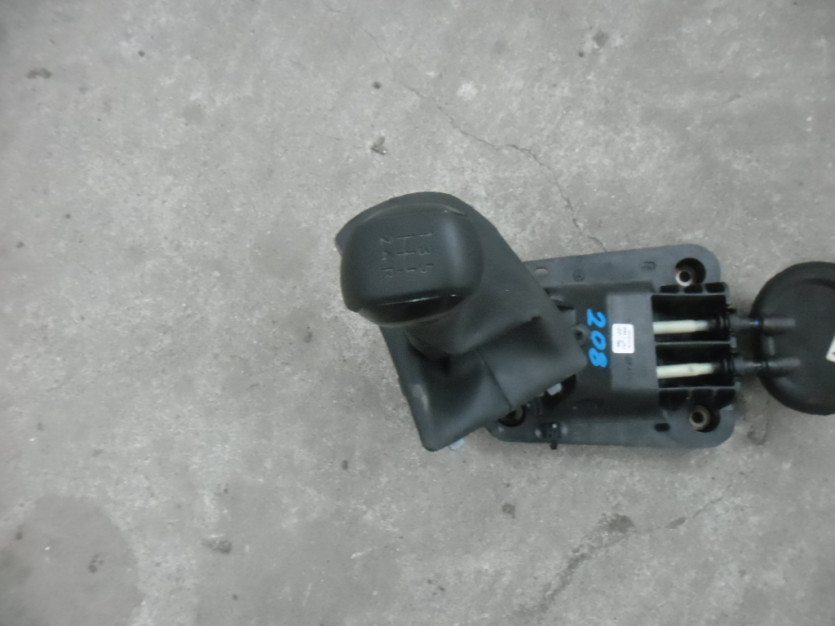 PEUGEOT 208 DZWIGNIA LEWAREK BIEGOW 9676190280
