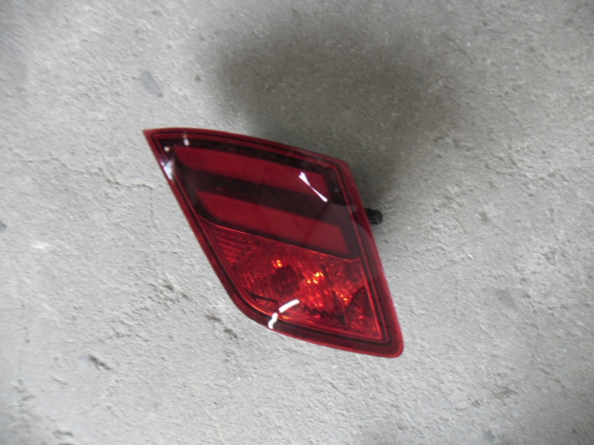 PEUGEOT 308 II T9 2016 LAMPA LEWA TYL 9677818280