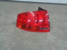 AUDI S4 A4 8E B7 LIFT LAMPA LEWA TYL 8E5945095