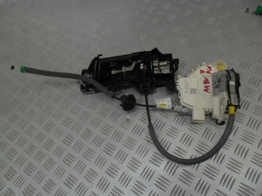 AUDI A4 8W B9 ZAMEK DRZWI LEWY PRZOD 8X1837015B