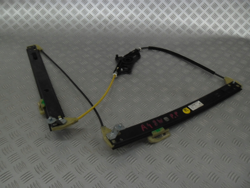 AUDI A4 8W B9 PODNOSNIK SZYBY PRAW PRZOD 8W0837462
