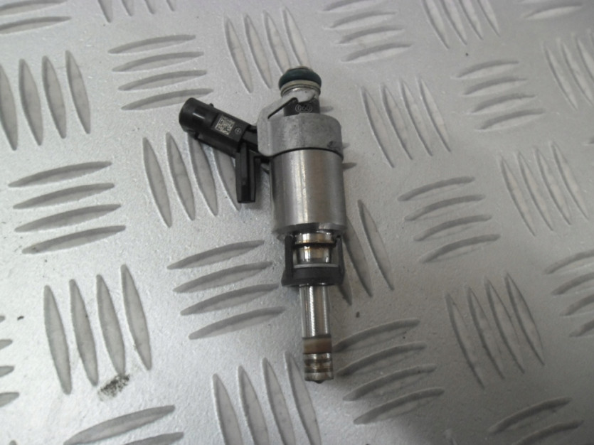 AUDI A4 8W B9 2.0TFSI WTRYSKIWACZ PALIWA 06G906036