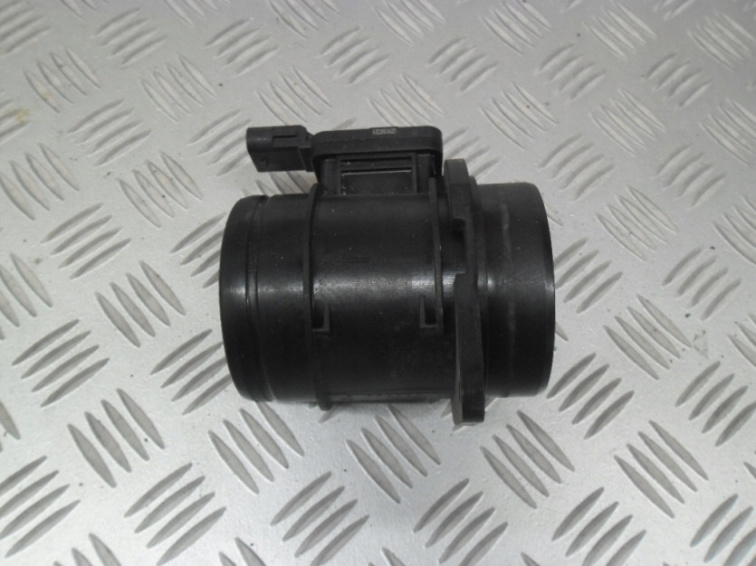AUDI A4 8W B9 2.0 TFSI PRZEPLYWOMIERZ 04L906461B