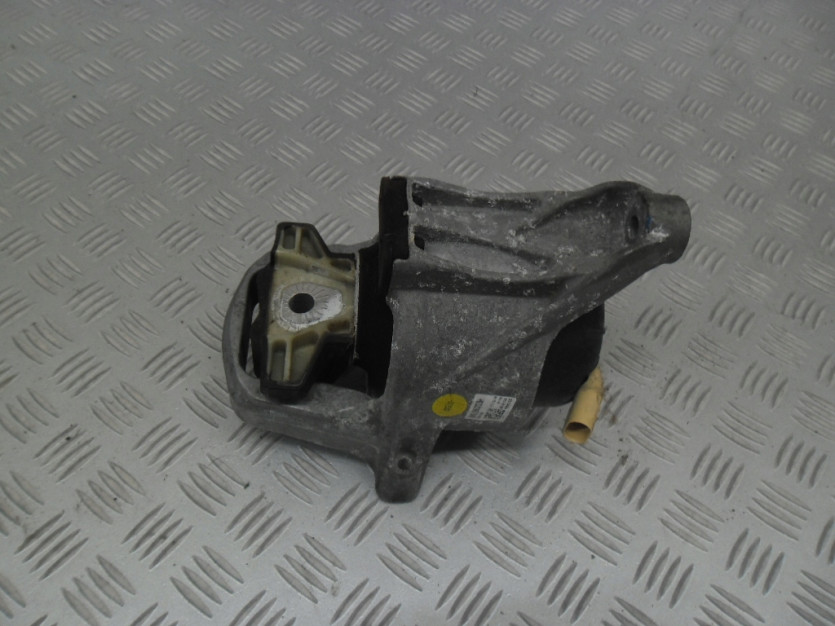 AUDI A4 8W B9 2.0 TFSI PODUSZKA SILNIKA PRAWA