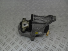 AUDI A4 8W B9 2.0 TFSI PODUSZKA SILNIKA PRAWA