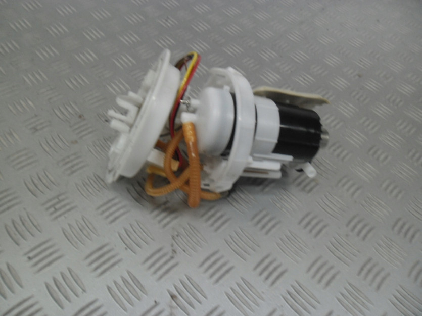 AUDI A4 8W B9 2.0 TFSI POMPA PALIWA 8W0919087M
